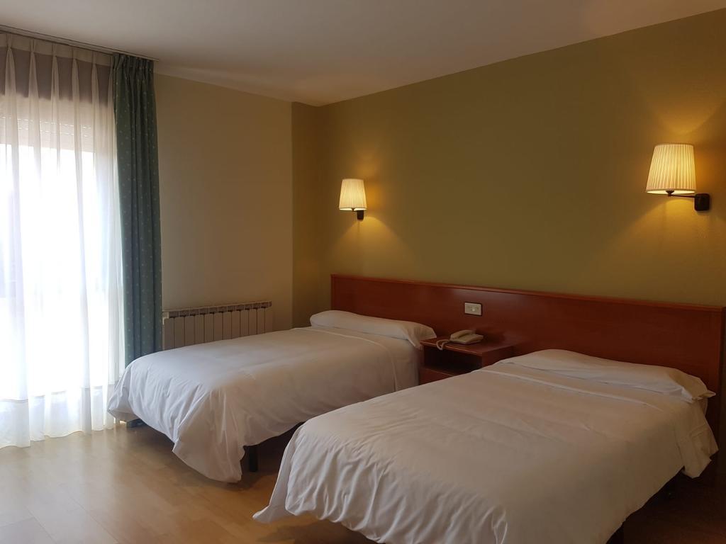 Hotel Arcea Villaviciosa Zewnętrze zdjęcie