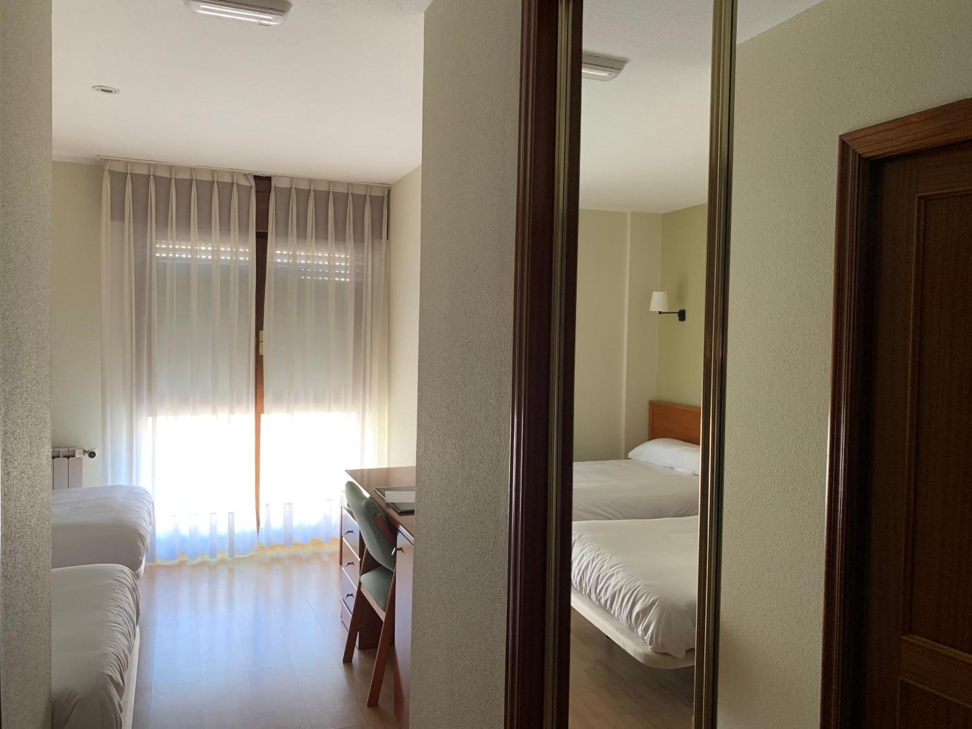 Hotel Arcea Villaviciosa Zewnętrze zdjęcie